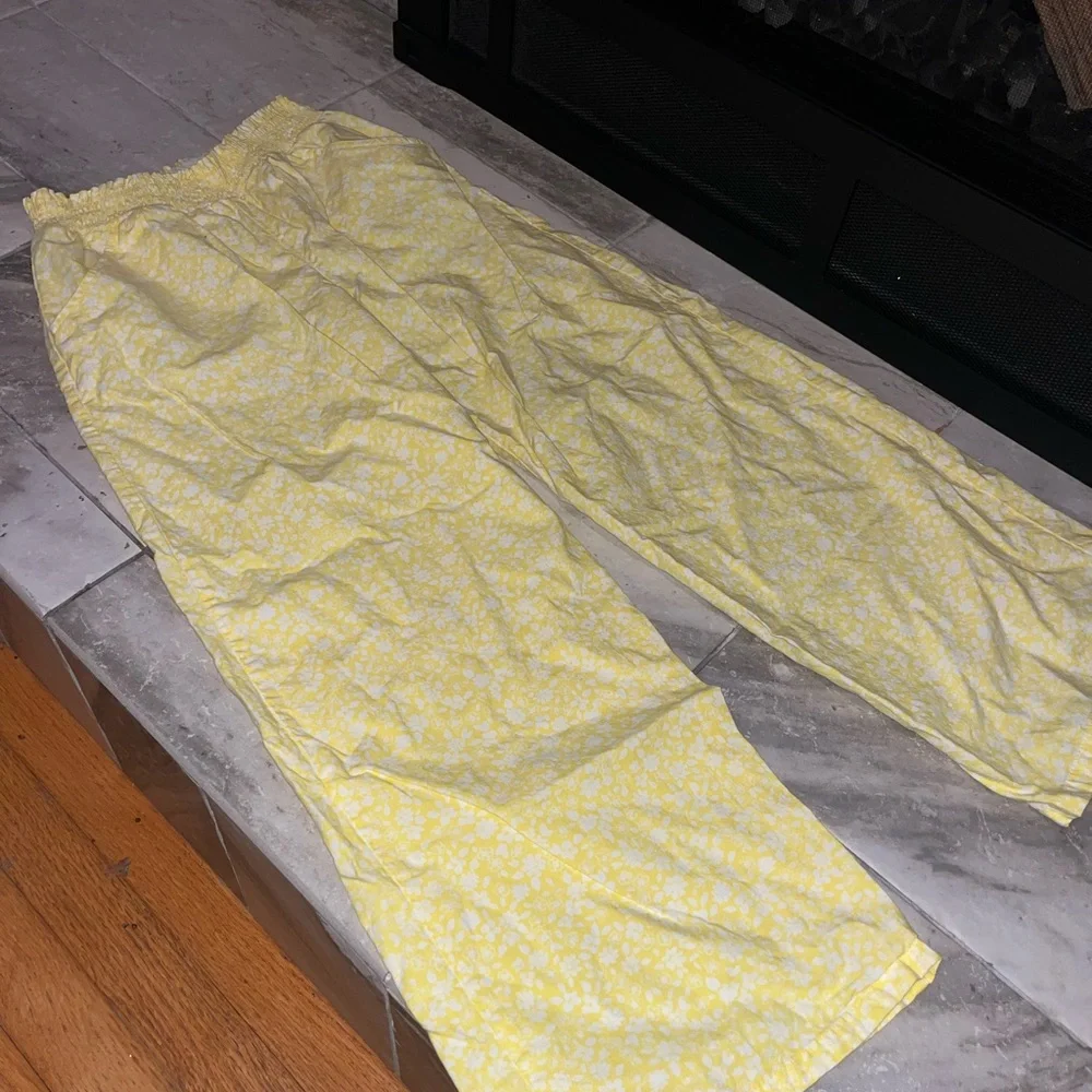 Cat & Jack Yellow Floral Kids Casual Bottoms